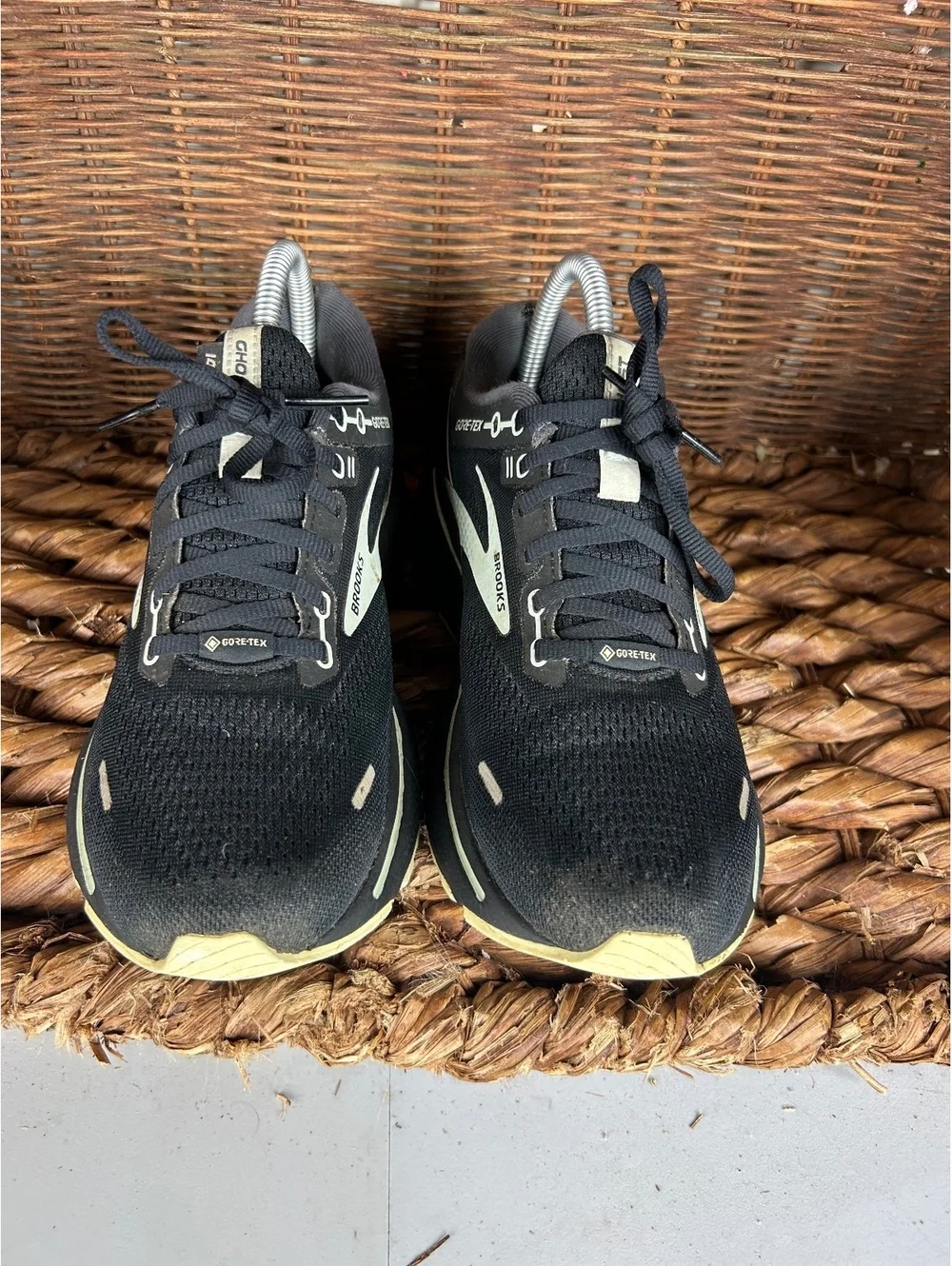 Brooks Ghost black running shoes